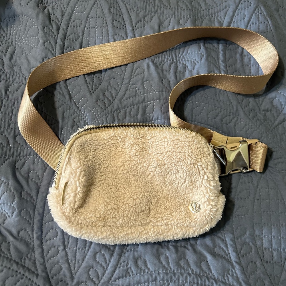 lululemon Sherpa Belt Bag